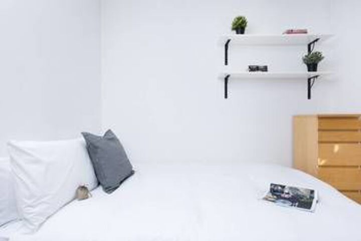 Room 8 of 19