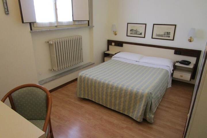 Room 15 of 36