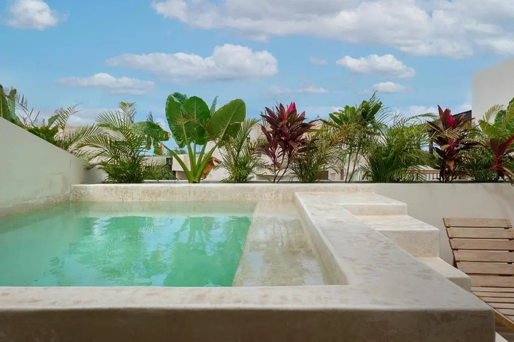 Pool 10 of 15