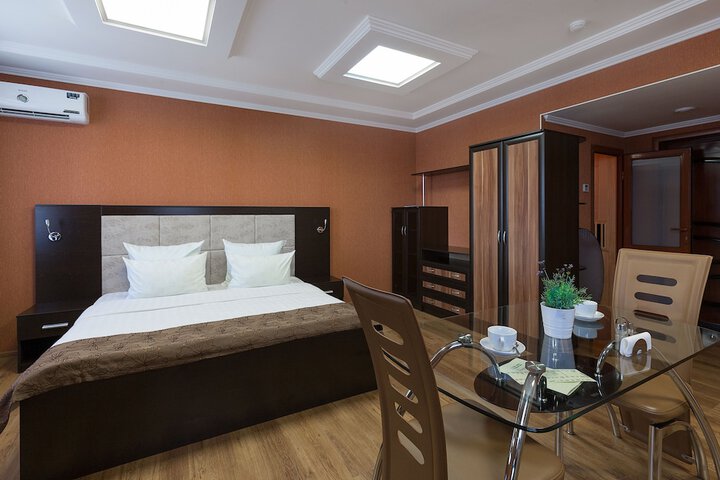 Room 21 of 90