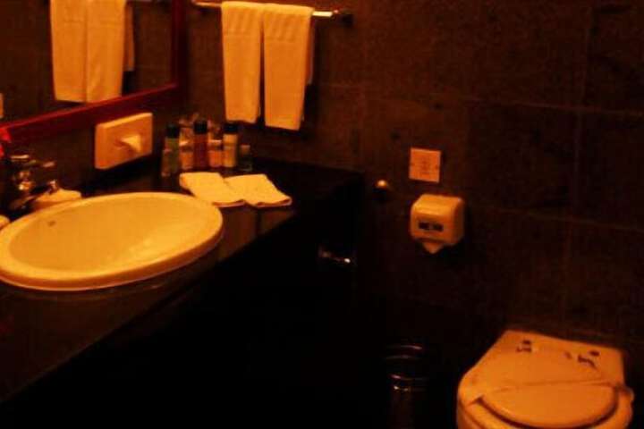 Room 13 of 28
