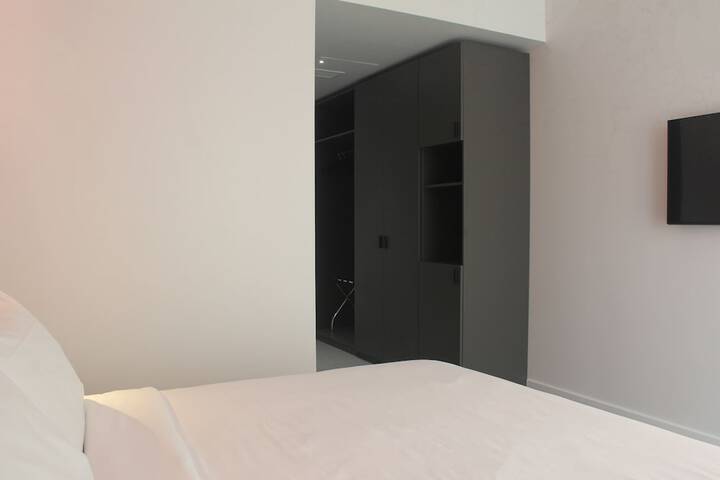Room 6 of 24