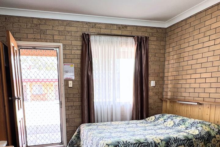 Room 5 of 52