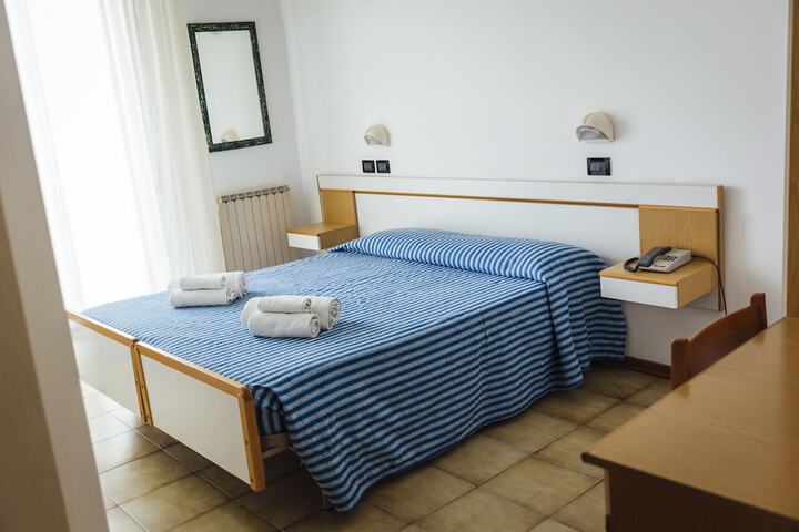 Room 13 of 86