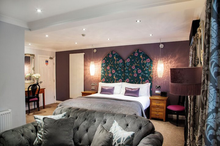 Room 33 of 77