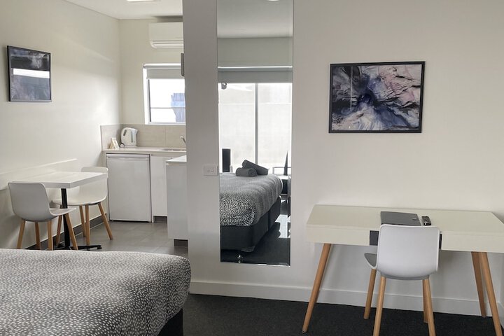 Room 4 of 83