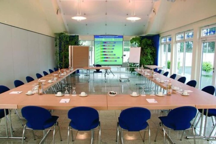 Business Center 33 of 38