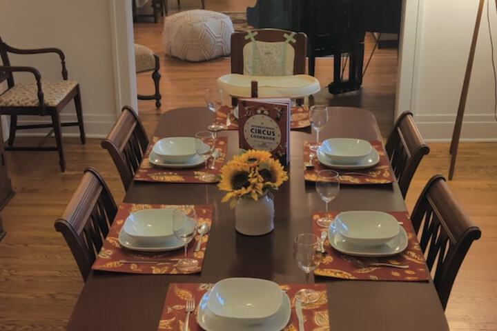 Dining 12 of 34