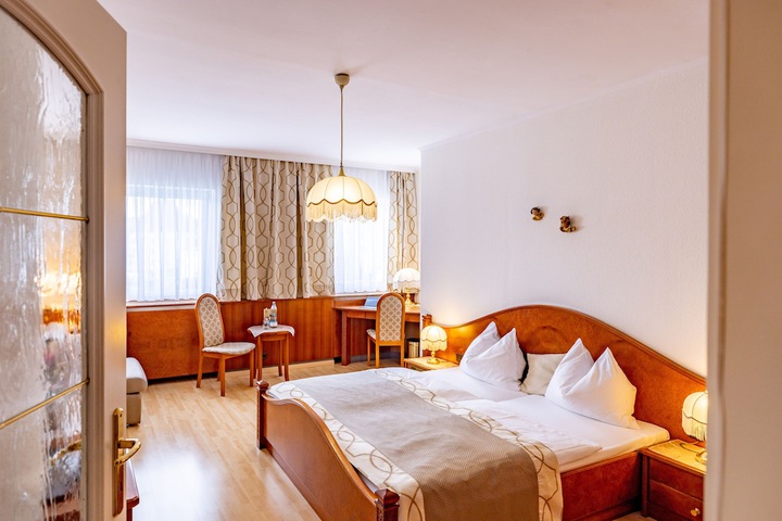 Room 16 of 49