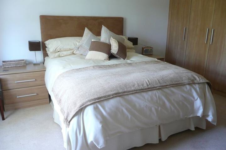 Room 2 of 28