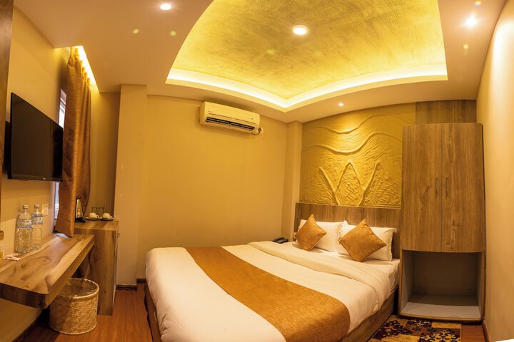 Room 8 of 60