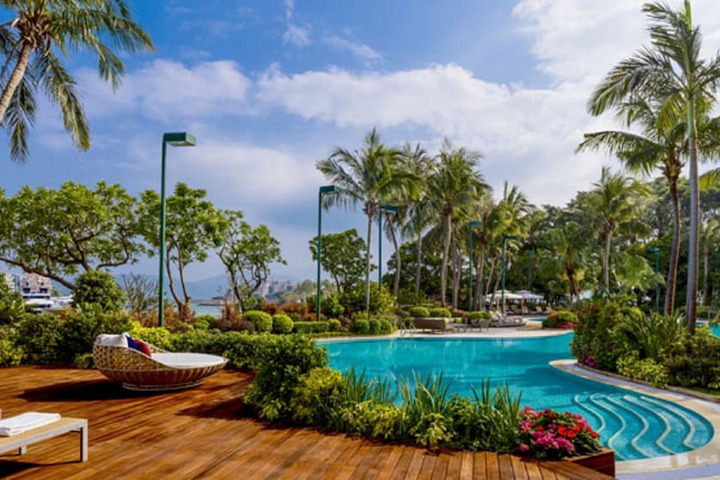 Hotel with Pool