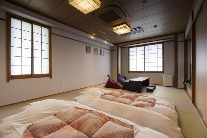 Room 11 of 27