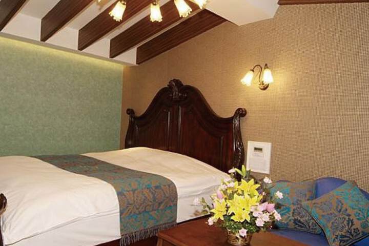 Room 5 of 22