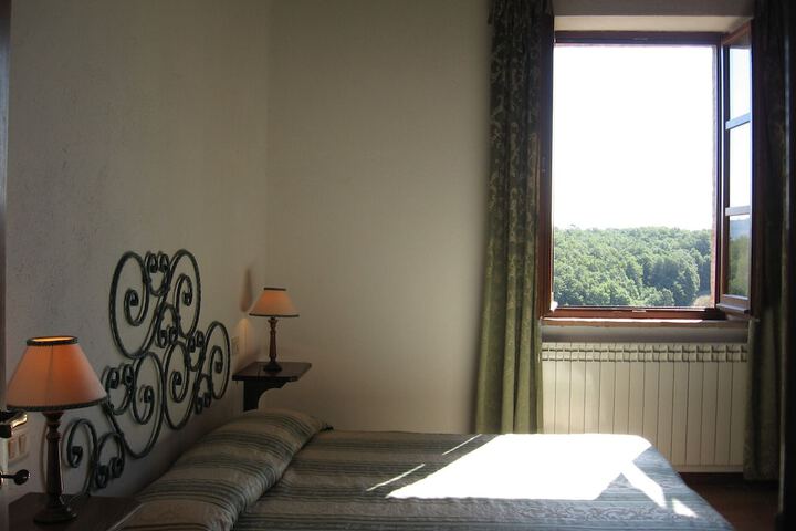 Room 5 of 74