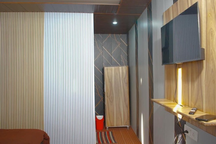 Room 3 of 34