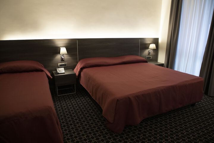 Room 10 of 43