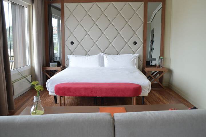 Room 9 of 121