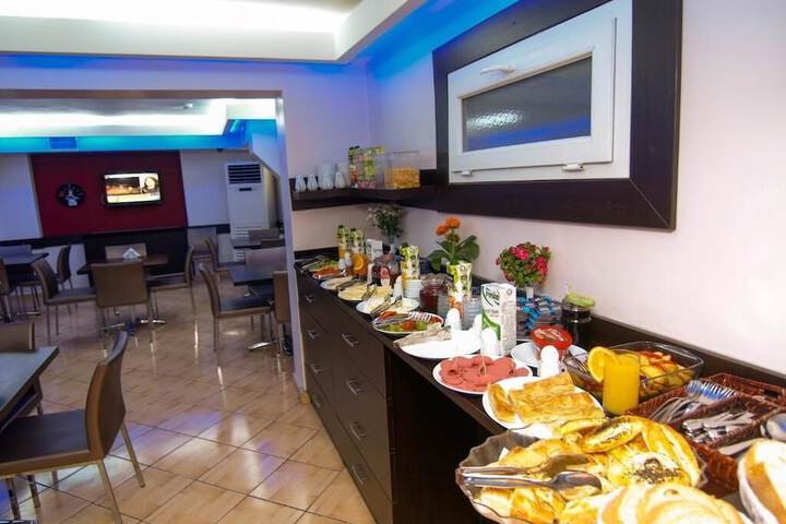 Breakfast area