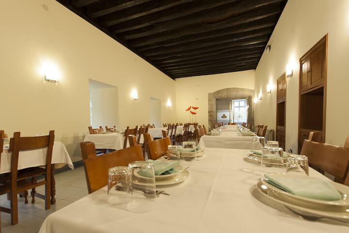 Dining 16 of 27