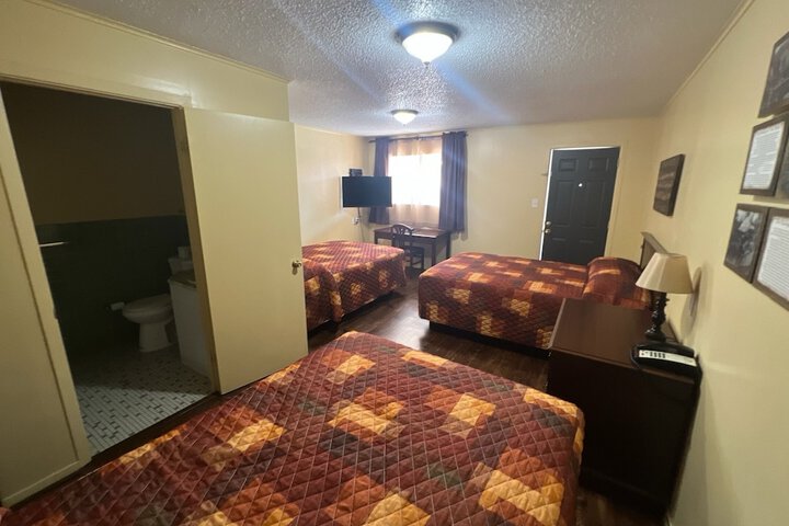 2 Queen Beds (8 of 8)