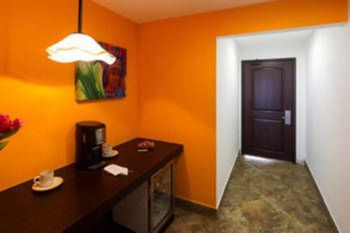 Room 7 of 11