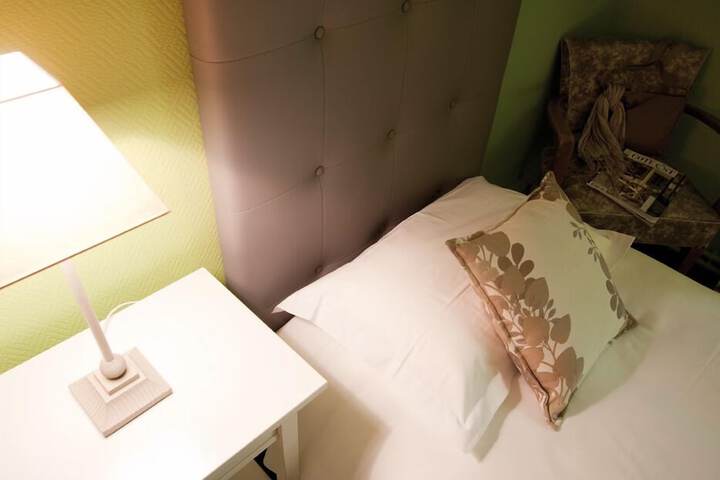 Room 105 of 147