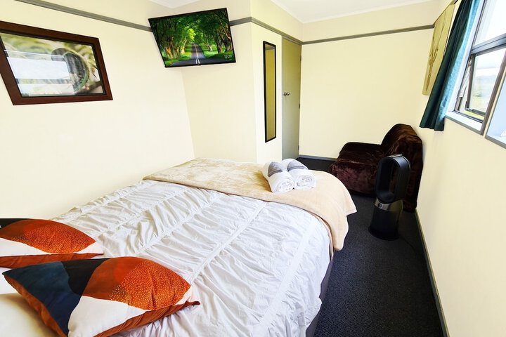 Room 8 of 28