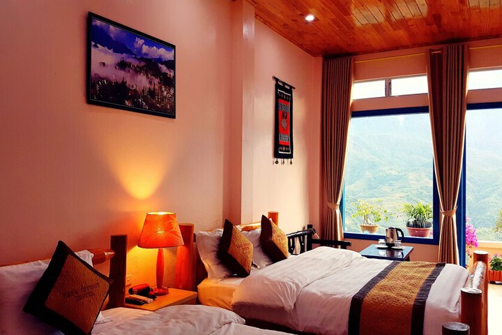 Room 9 of 32