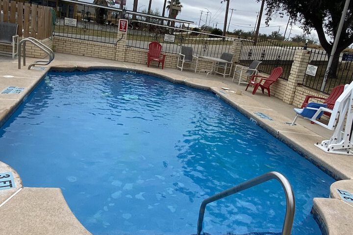 Pool 13 of 16