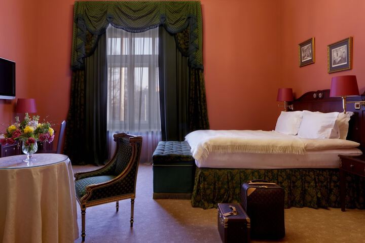 Room 21 of 100