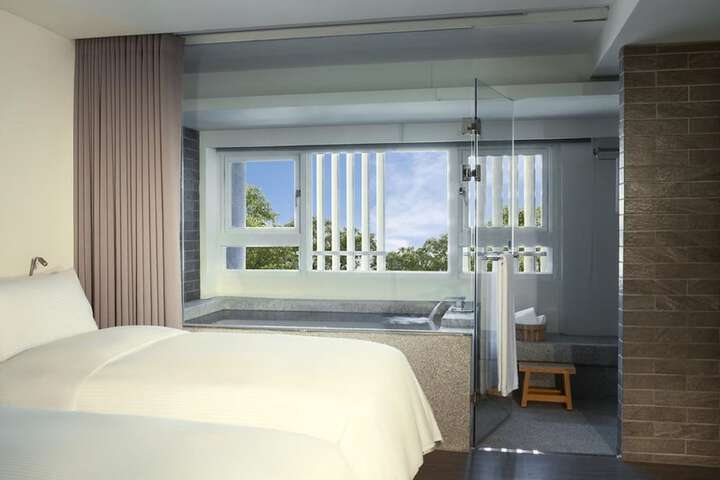 Room 11 of 40