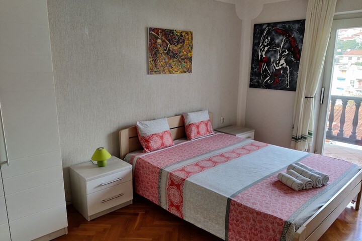 Room 12 of 35