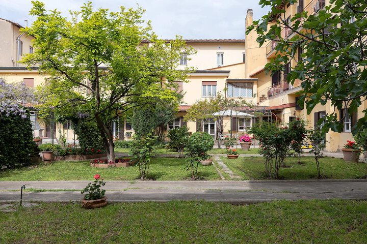 Hotel Exterior 43 of 50