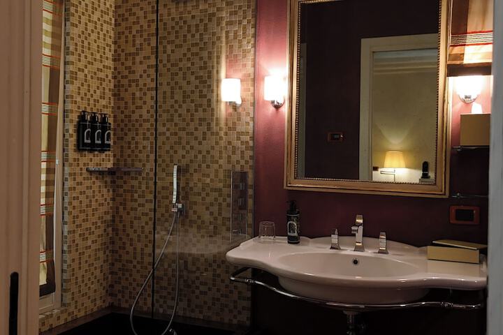 Room 33 of 67