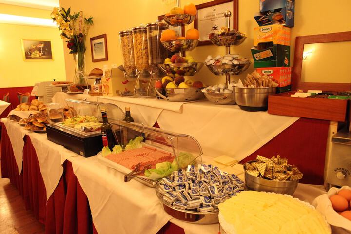 Breakfast area