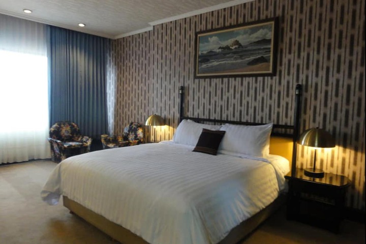 Room 4 of 34