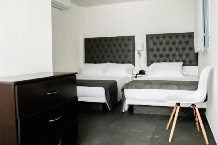 Room 11 of 34
