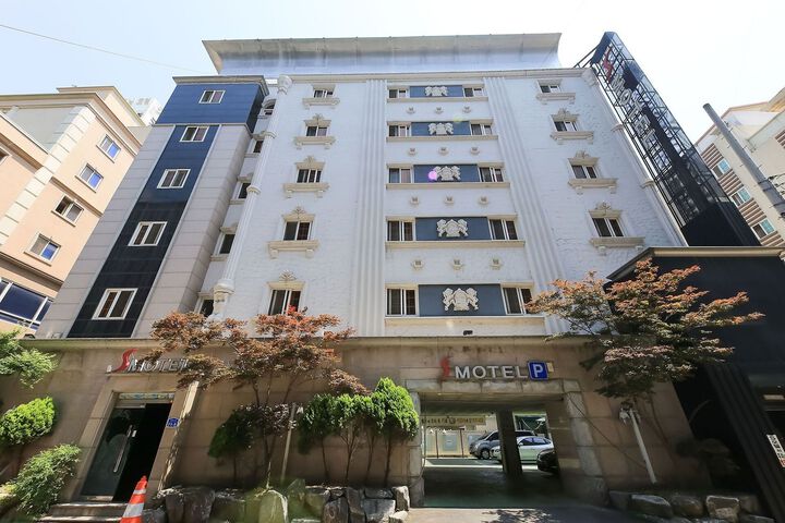 Hotel 3 of 27