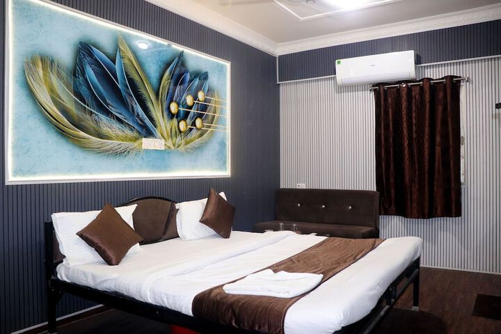 Room 16 of 34