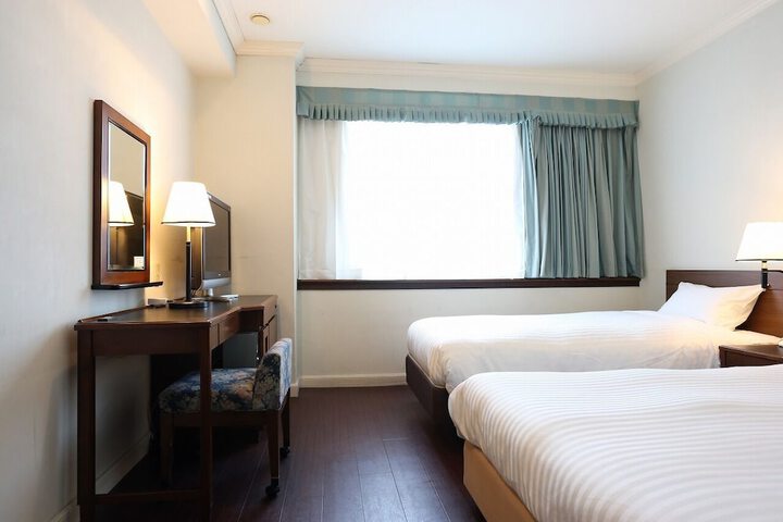 Room 13 of 42