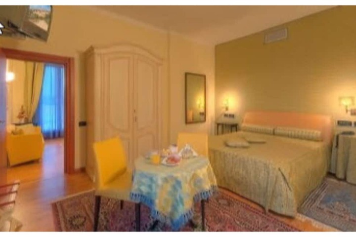 Room 5 of 20