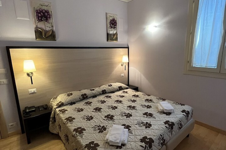 Room 12 of 70