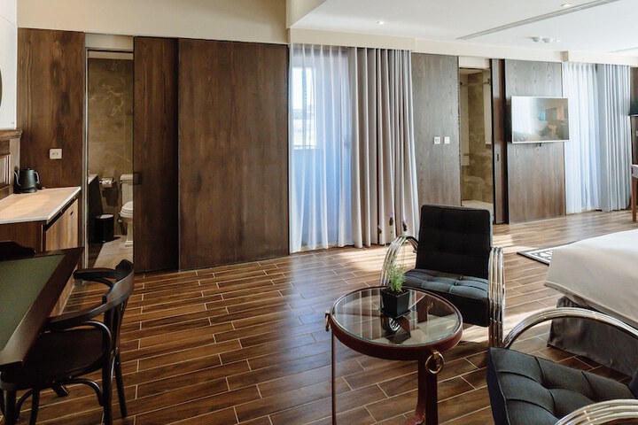 Room 62 of 243