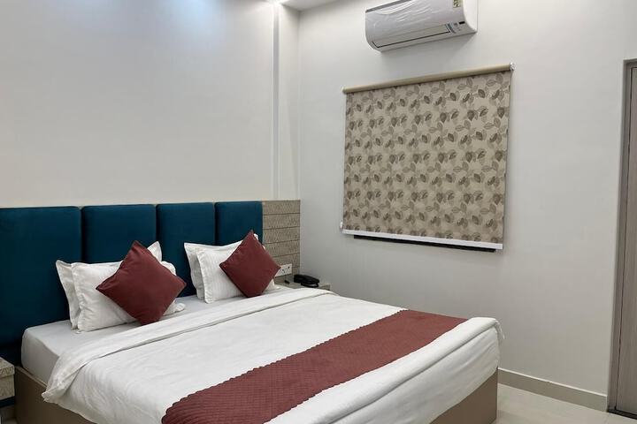 Room 26 of 46