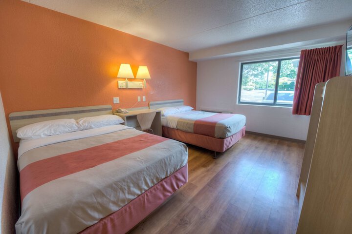 2 Double Beds (7 of 16)