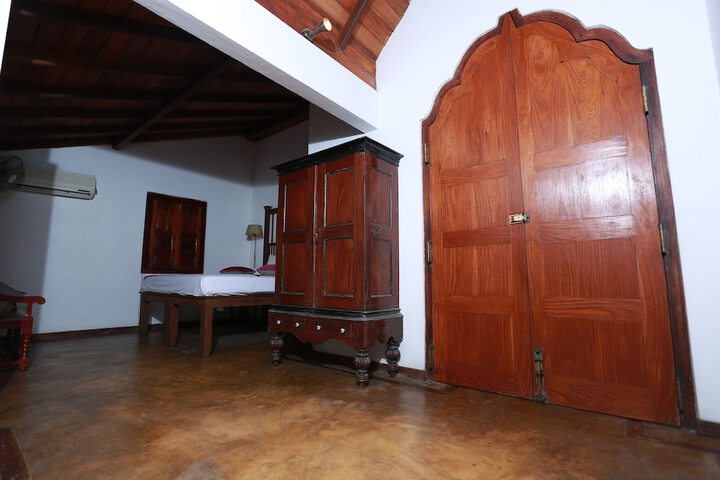 Room 18 of 33