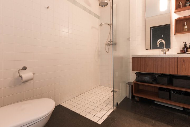 Room 13 of 20