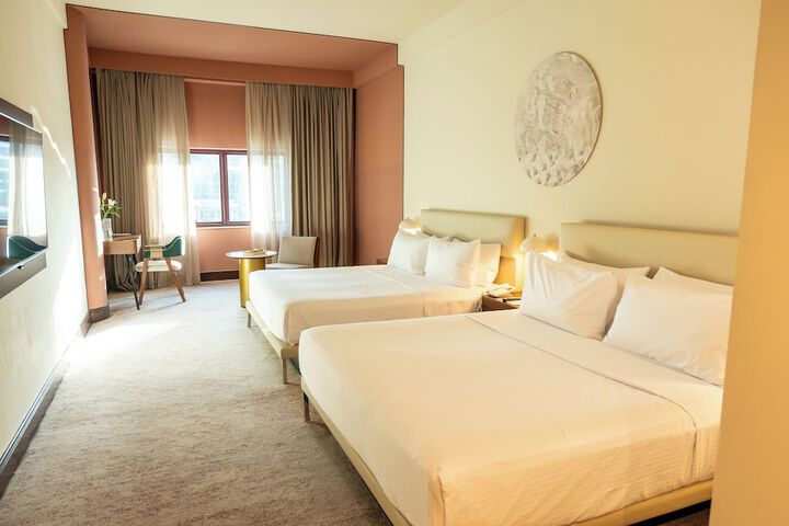 Room 9 of 38