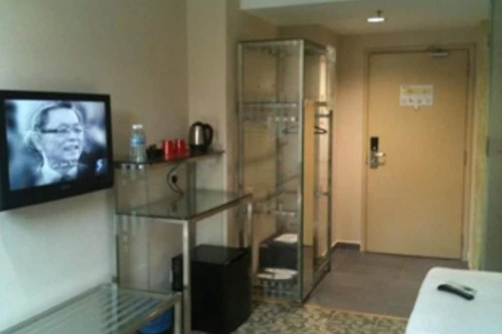 Room 9 of 20
